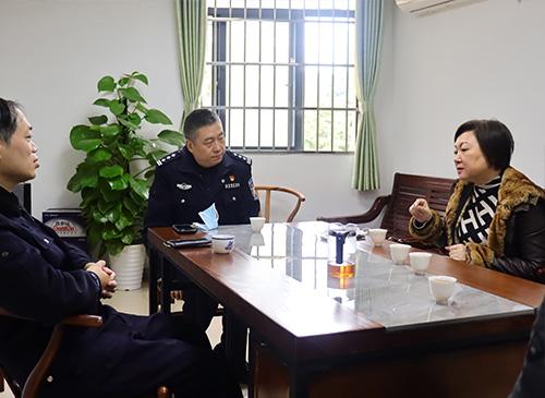 加强党建共建，亲昵警企关系